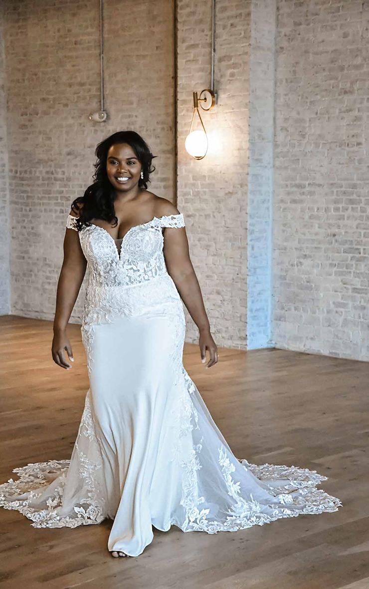 Every Body Every Bride Essense of Australia - Plus Size<h4> Trunk Show </h4> Main Image