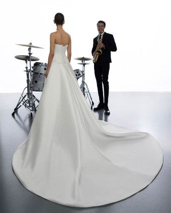 Signature Collection by Bella Bridal Gallery Style Yoana #1 thumbnail
